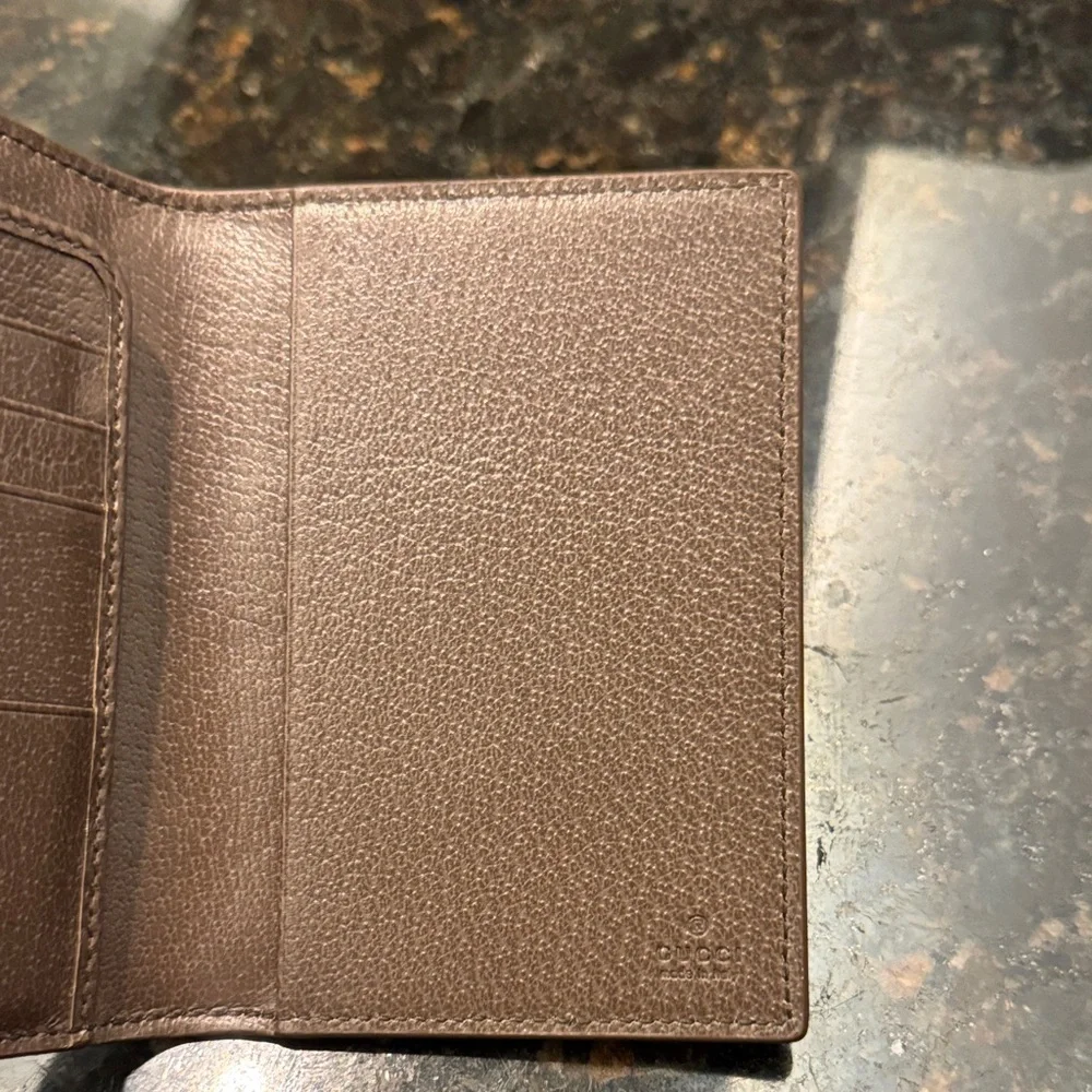 Gucci Tan and Brown GG Pattern Passport Holder - Picture 5 of 7